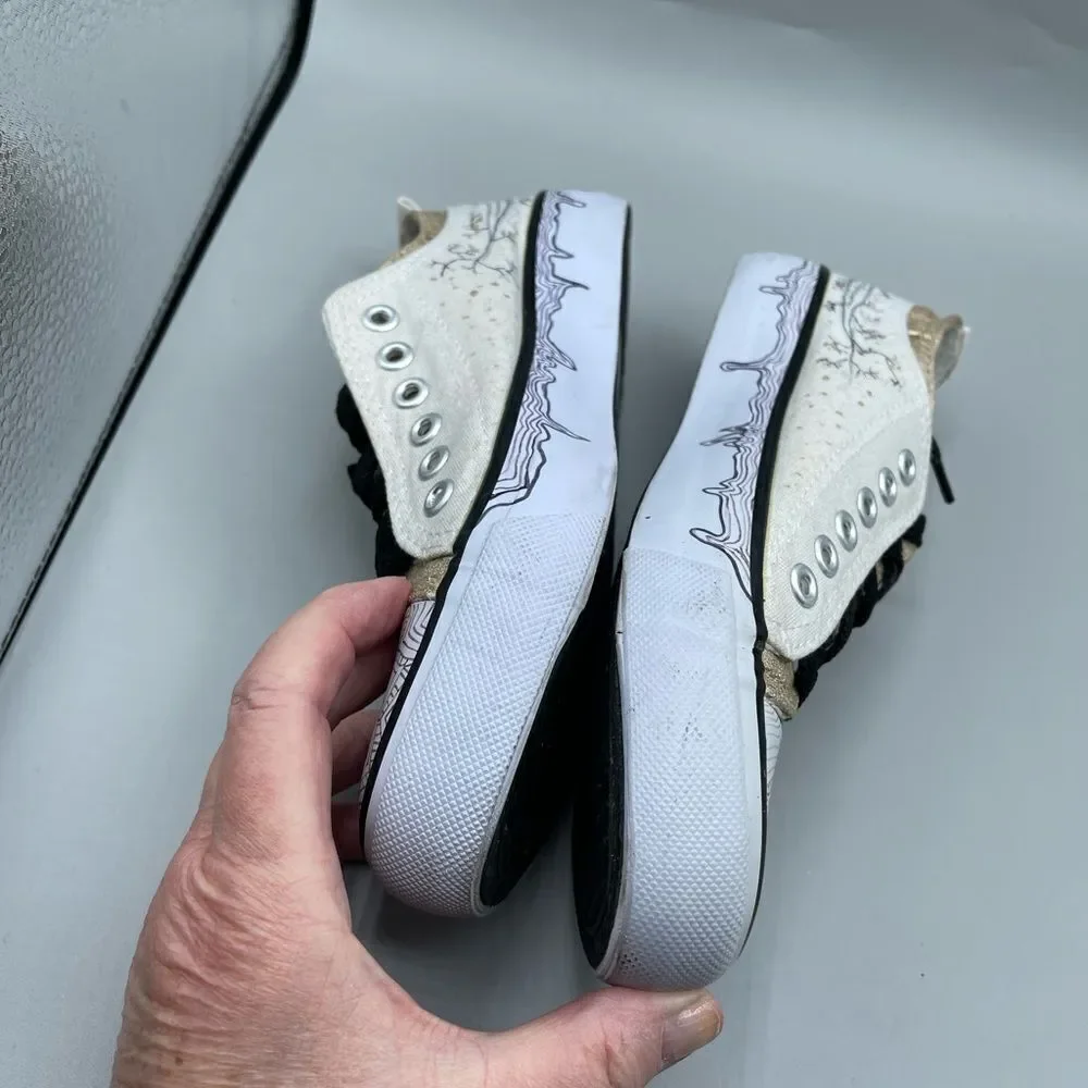 New without tags Twisted  step into and out of tennis shoe size 6